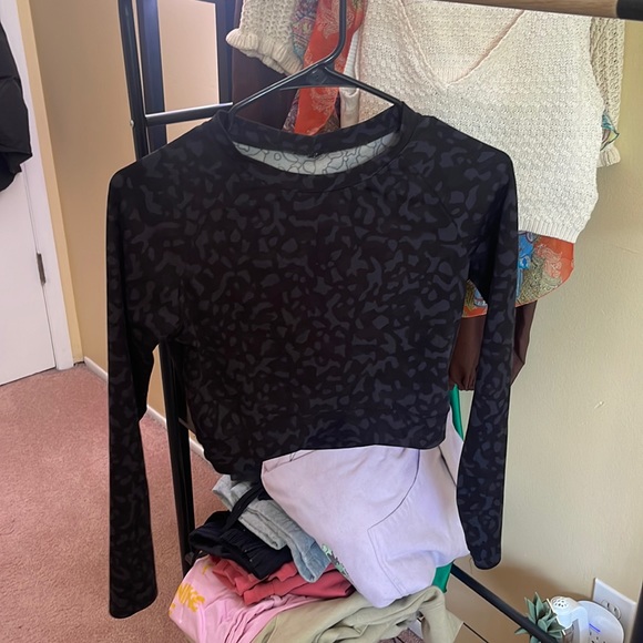 Tops - Size medium black leopard print work out top